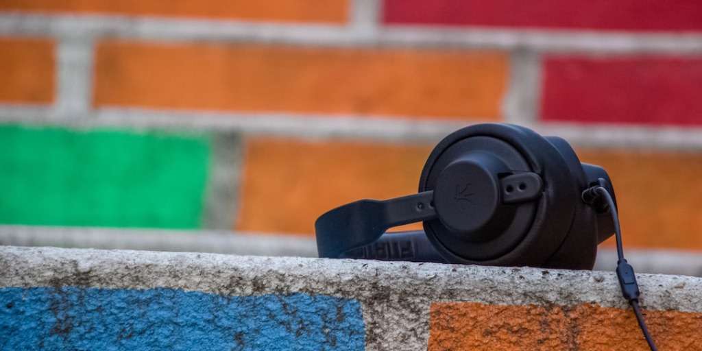 Comparison of Wireless and Wired Earphones