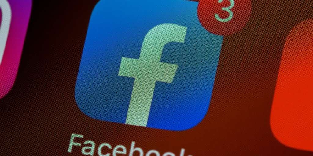 Facebook app icon notification, highlighting the importance of 'Facebook know your audiences' strategy for effective engagement.